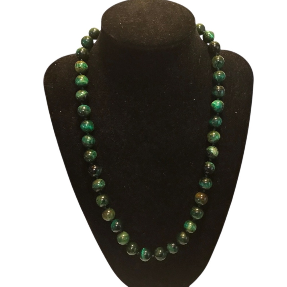 Green Gemstone Tigers Eye Necklace 18-20 inches